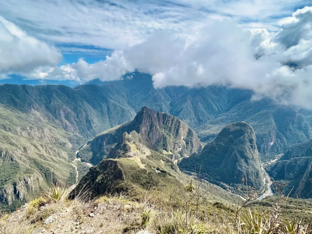Výhled na Machu Picchu z Machu Picchu Mountain.